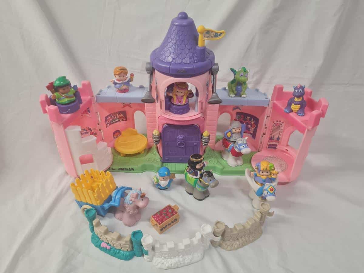 Little people best sale lil kingdom castle