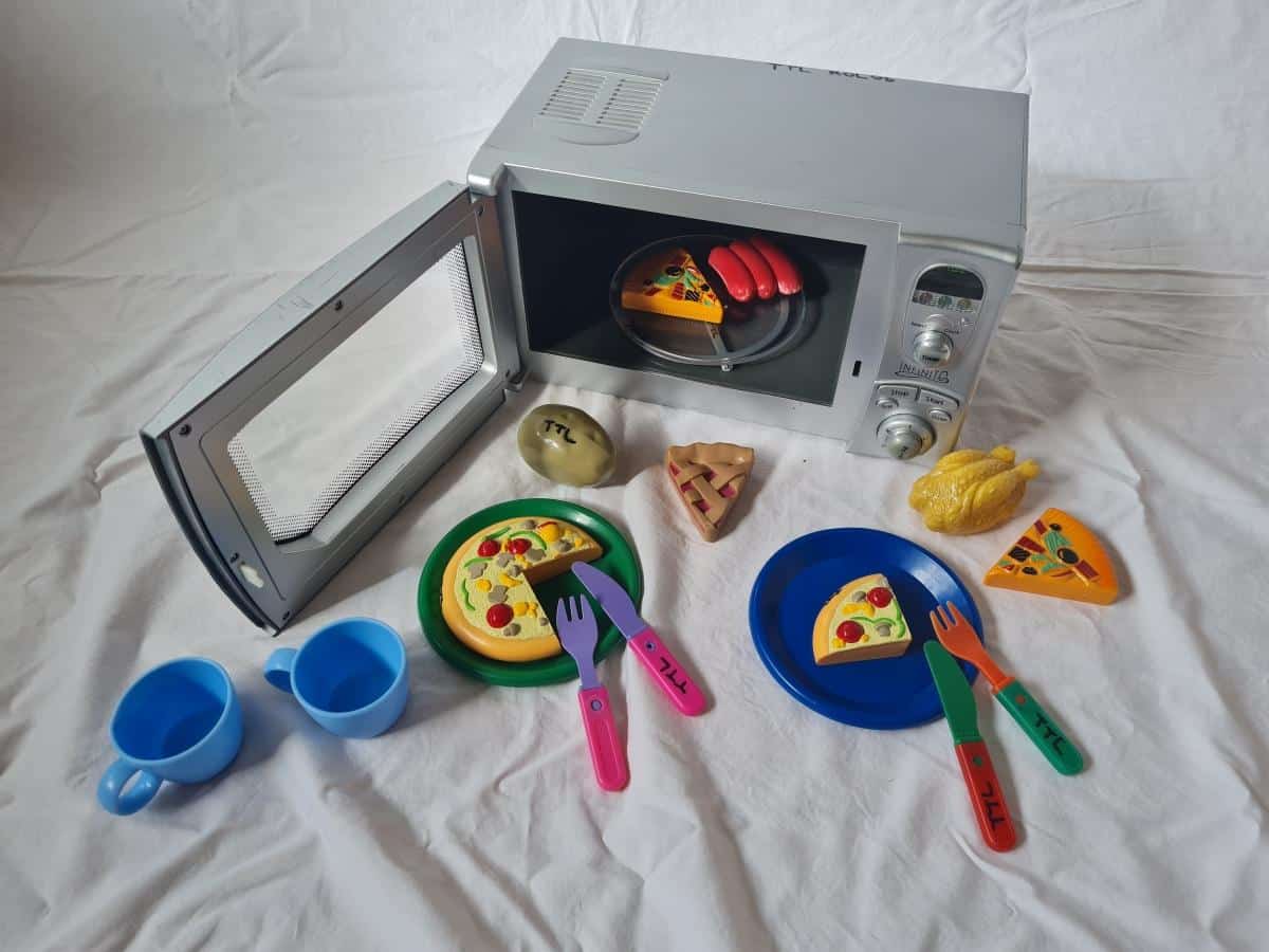  Casdon DeLonghi Microwave. Toy Replica of DeLonghi's