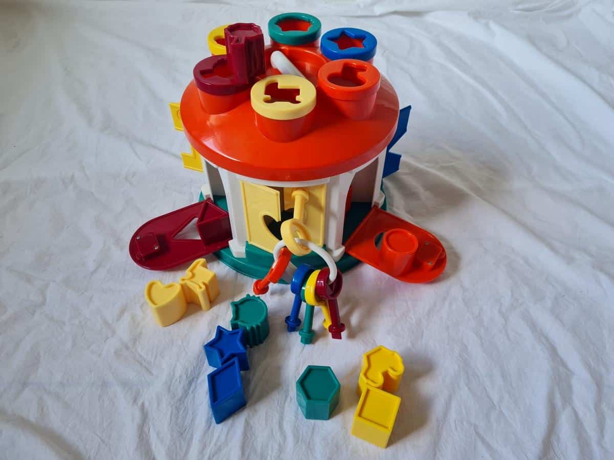 B Toy Shape Sorter house