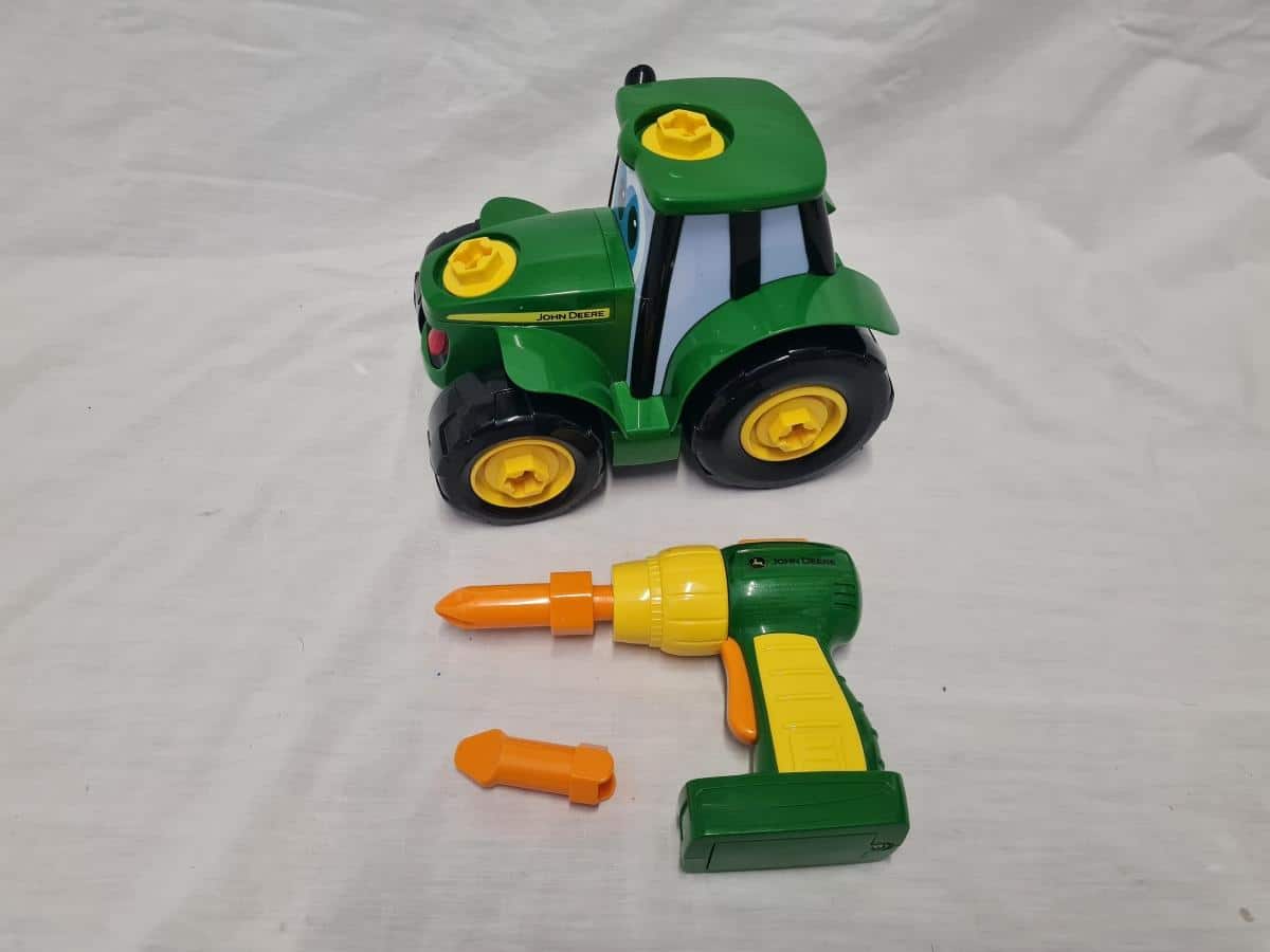 John Deere Take apart build a Johnny tractor